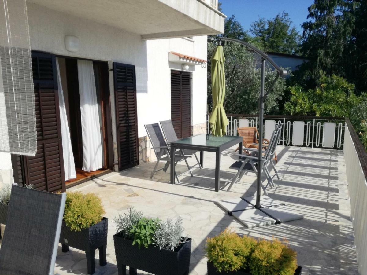 Apartments Martina Njivice Exterior foto