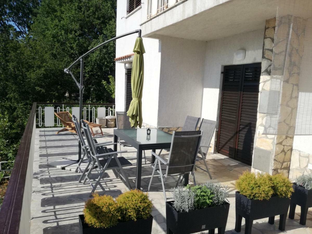 Apartments Martina Njivice Exterior foto